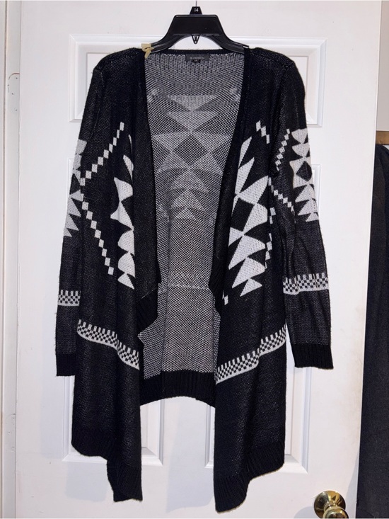 B Design Sweaters - Black & White Geometric Open-Front Cardigan Sweater